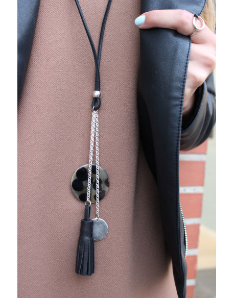 Sautoir médaille en corne et pompon cuir