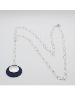 SAUTOIR ARGENTE ROND DE CUIR BLEU MEDAILLE MARTELEE RACHELE